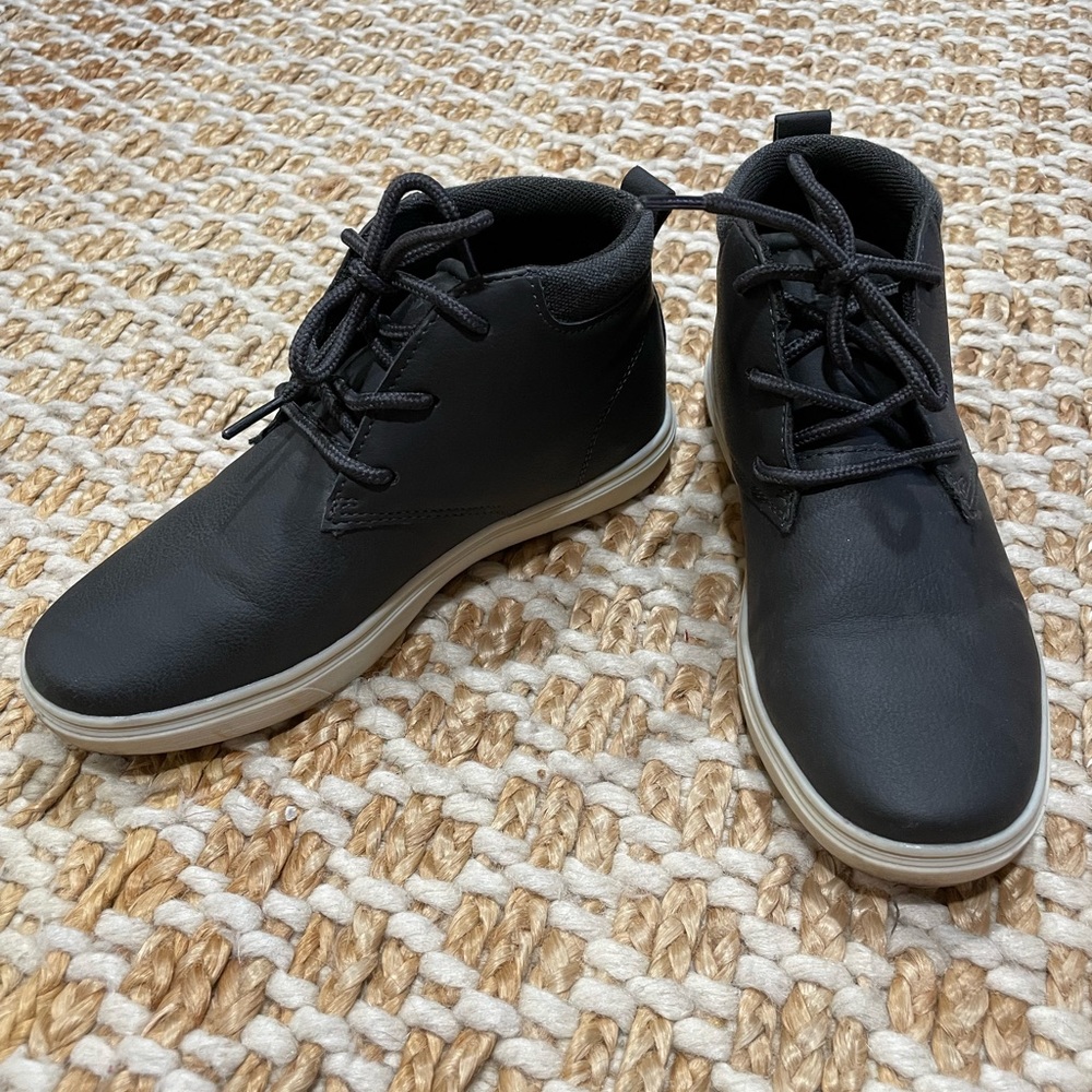 Boys Perry Ellis Portfolio pleather Hightops -  kids sz 2